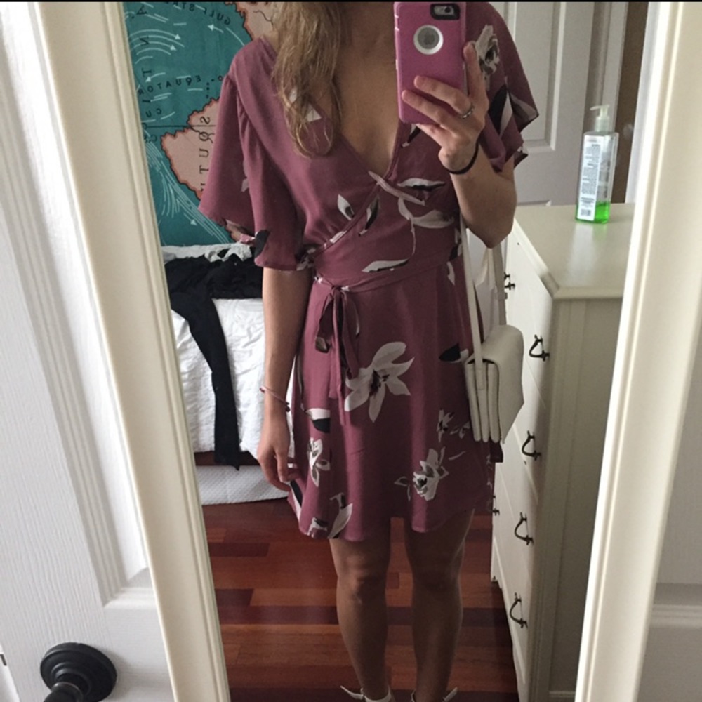 ‼️SOLD‼️ Dynamite Floral Dress in blush